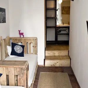 Victoria Poshtel Bucharest